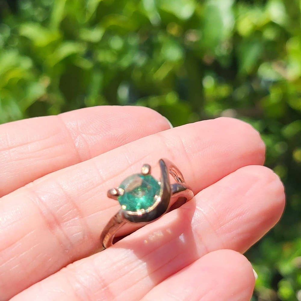 Vintage Rose Gold Tone Green Stone Bypass Ring Size 6 Modern Split Shank